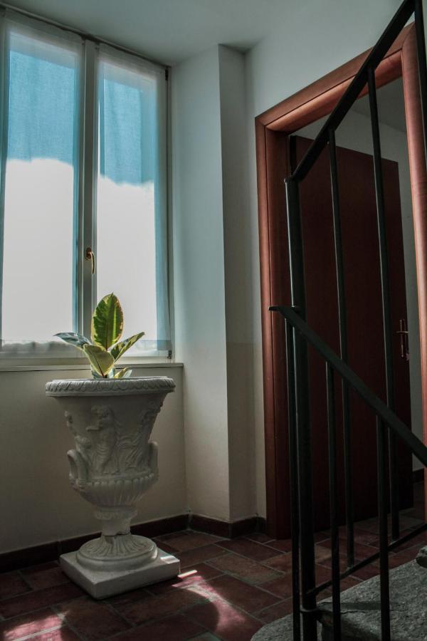 Bed and Breakfast Da Laura Брунате Екстер'єр фото